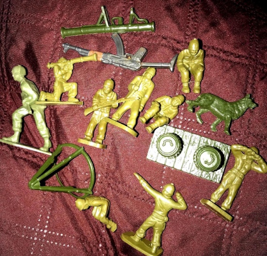plastic army figures