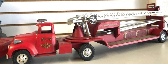Vintage pressed steel Tonka TFD no. 5 hydraulic extension ladder fire truck 17 in long