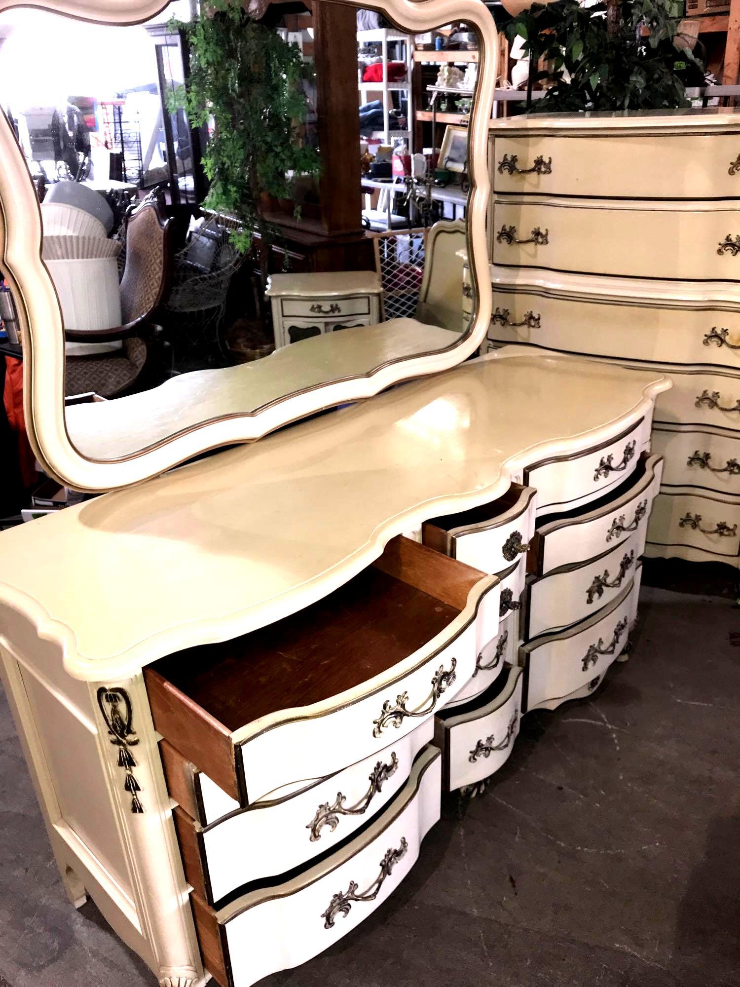 Kent Coffey the laFayette 4 pc set Dresser/twin | Proxibid Kent Coffey the laFayette 4 pc set Dresser/twin | Proxibid