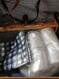 22- piece picnic basket new