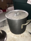 Commercial pan with lid