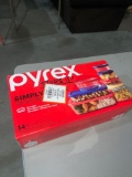 Pyrex store it cglass ontainers new