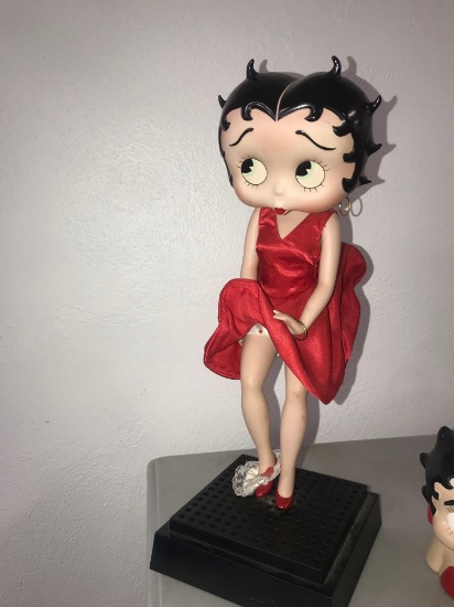 Betty Boop 1995 Danbury mint 16 1/2 in toast of the town doll