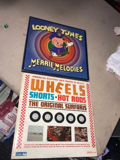 2-albums looney tunes/wheels