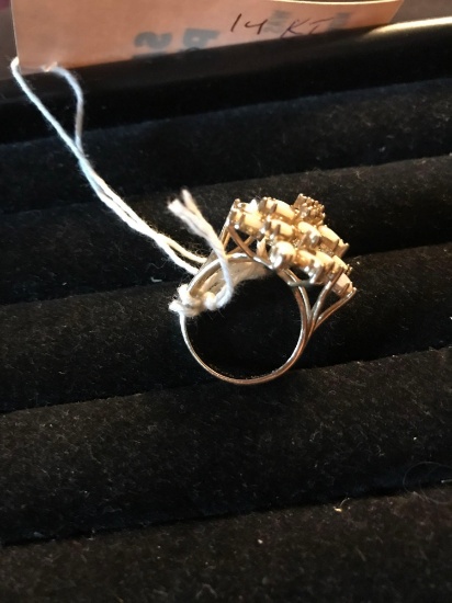 14 kt gold diamond/Pearl ring 5.7 grams