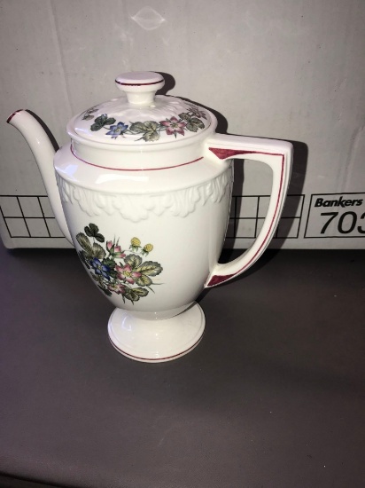 Pembroke Wedgewood Corinthian teapot made in england