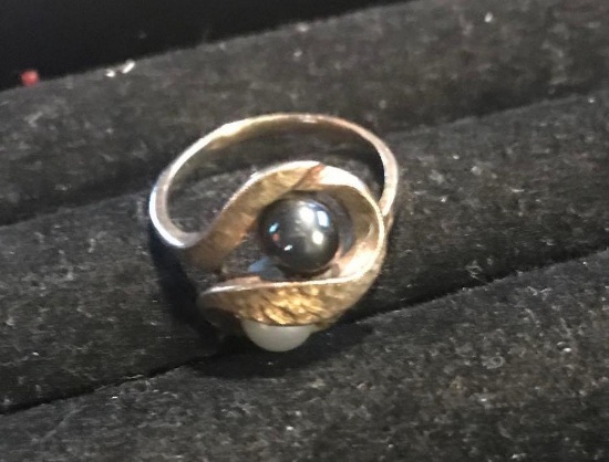 10kt black/white Pearl ring 4 grams