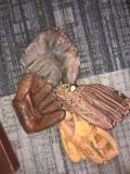 4- Vintage baseball mitts mac Gregor-Bristol-