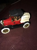 Ertl 1918 Ford Model T roundabout Anheuser Busch Inc. die cast bank