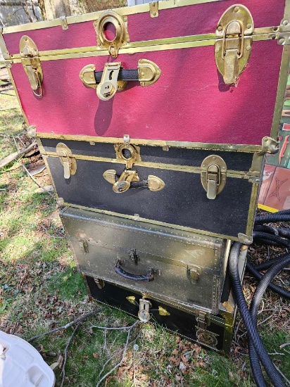 4 travel chests