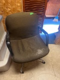 Swivel office chair