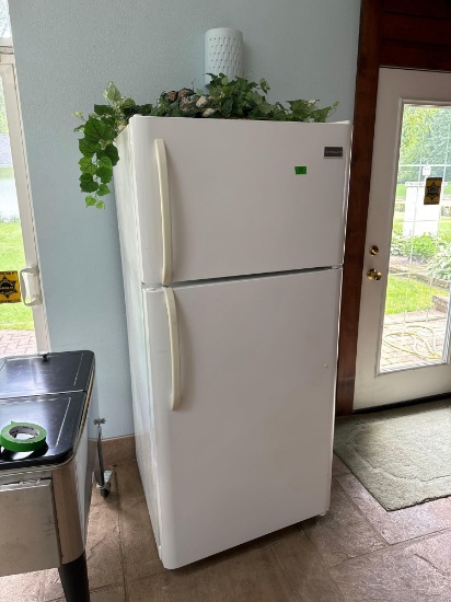 Frigidaire refrigerator - pool room