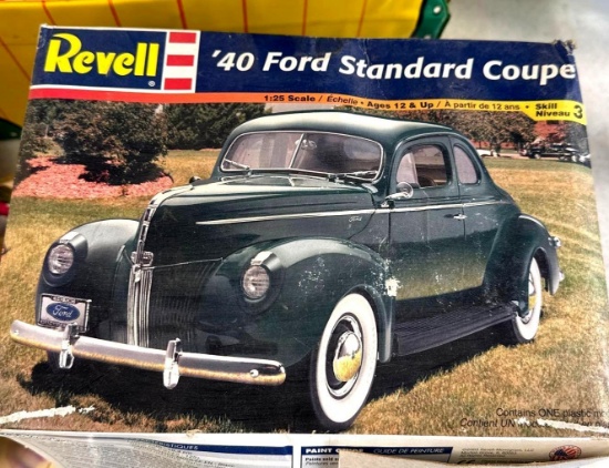 Revell 40 Ford Standard Coupe 1:25 Scale Model Car New