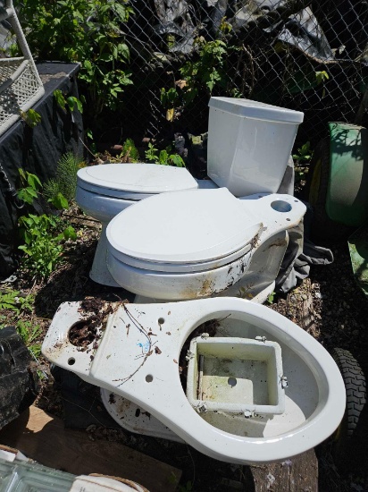 3 toilets 1 with tank