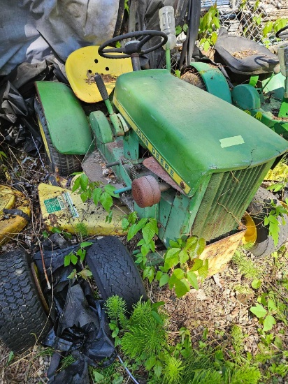 John Deere 110 8hp riding lawn mower