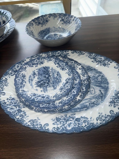 5- pcs coaching scenes Johnson bros blue/white dishes