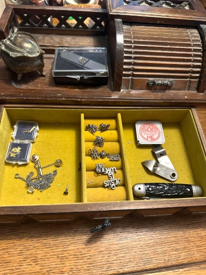 Jewelry box with contents