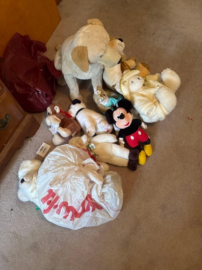 Stuffed animal lot B1