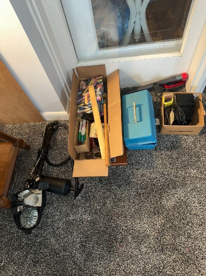 Art supplies/pump/light
