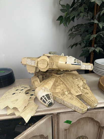 2- vintage Star Wars millennium falcons for parts
