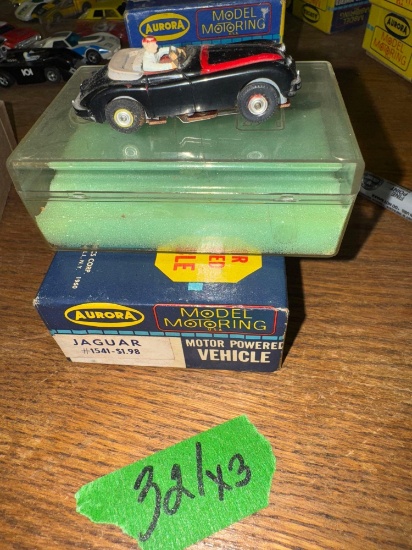 2-Aurora model motoring, jaguar