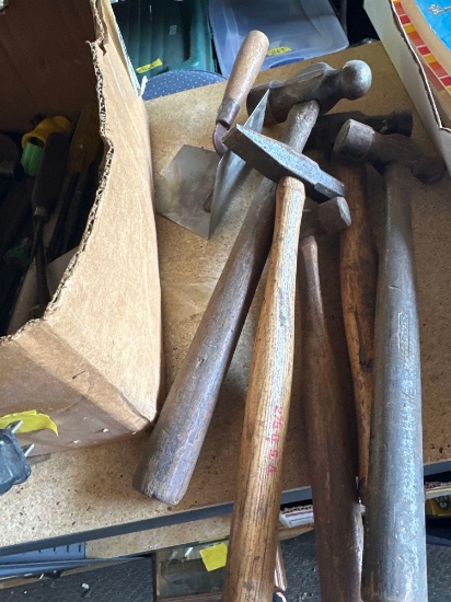 Assorted tools/hammers/screwdrivers