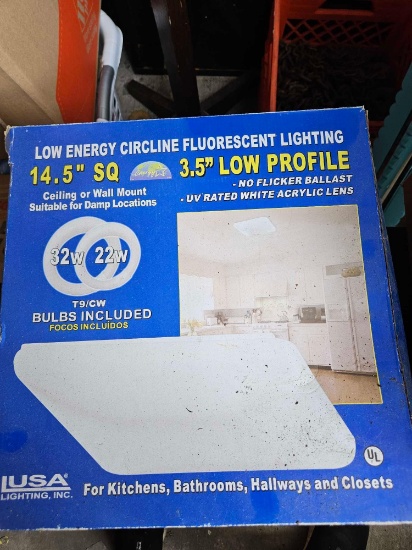 New fluorescent light fixture
