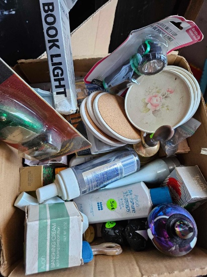 Miscellaneous lot including book light