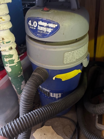Hang up shop vac