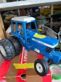 Ertl Ford TW 20 die cast farm tractor 1/16 scale