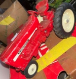 Vintage Ertl die cast international harvest farm tractor
