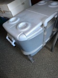 Rubbermaid cooler on wheels