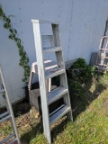 4 ft aluminum stepladder