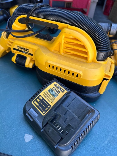 Dewalt 20 volt 1/2 gallon cordless wet/dry vacuum with 20 volt battery /charger