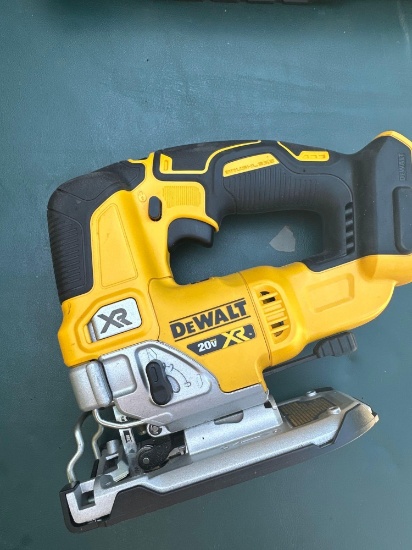 Dewalt cordless variable speed jig saw with no battery