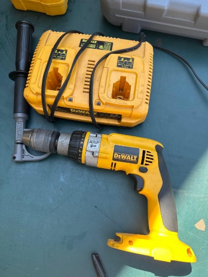 Dewalt 1/2 inch cordless drill/driver hammer drill no battery only charger