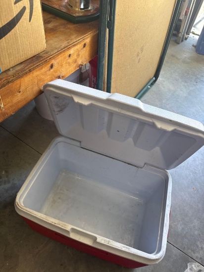Rubbermaid cooler