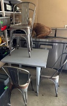 table /4 chairs
