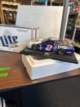 Revell Rusty Wallace 1998 Miller Lite Ford Taurus 1/18 scale