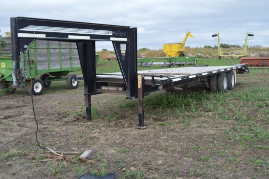 2001 Titan 26’ GN Flatbed Trailer