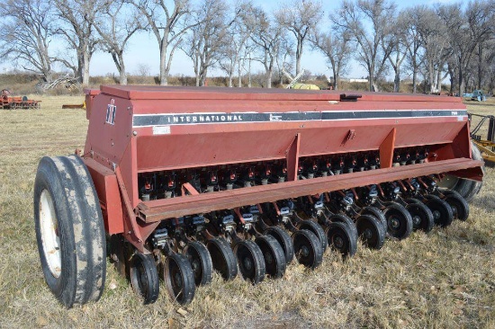 IH 5100 Drill, 12 ft. x 7 in. Spacing