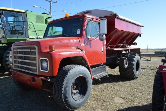 1979 Int. Truck w/Dry Fert. Spreader Box