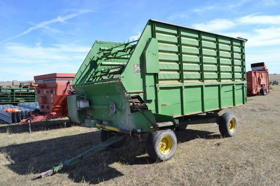 JD 716 Chuck Wagon with Scale