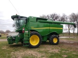 2015 John Deere S680 Combine,