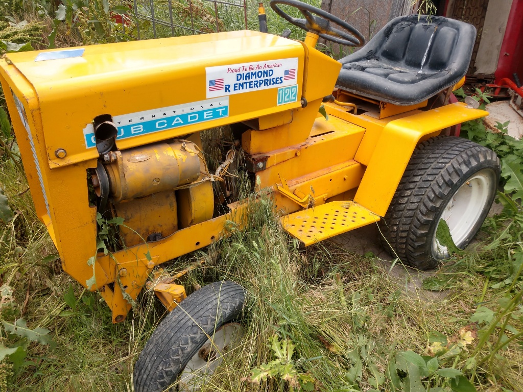 International Cub Cadet 122 Garden Tractor Farm Machinery