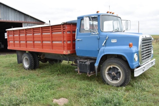 1974 Ford 700 Truck