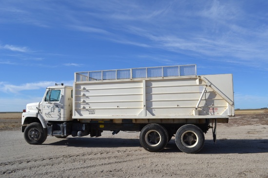 1985 International S2200 Grain Truck