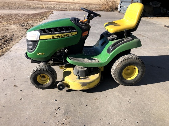 John Deere D120 Riding Lawn Mower