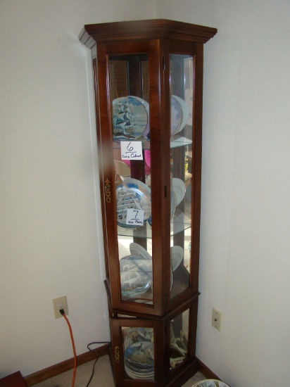 GLASS CURIO CABINET 4 SHELVES, EX CONDITION