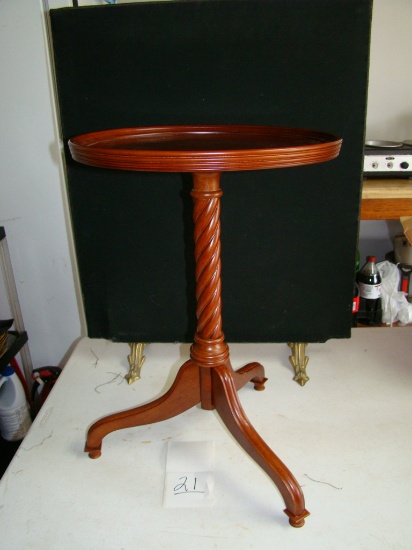 PEDESTAL TABLE, 19 INCHES TALL ROUND TOP 15 INCH DIAMETER, EX CONDITION